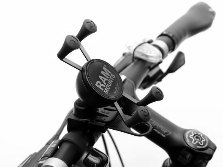 Smartphone montageset met X-grip RAM Mounts met EZ-Strap en Rail Mount stuurbevestiging