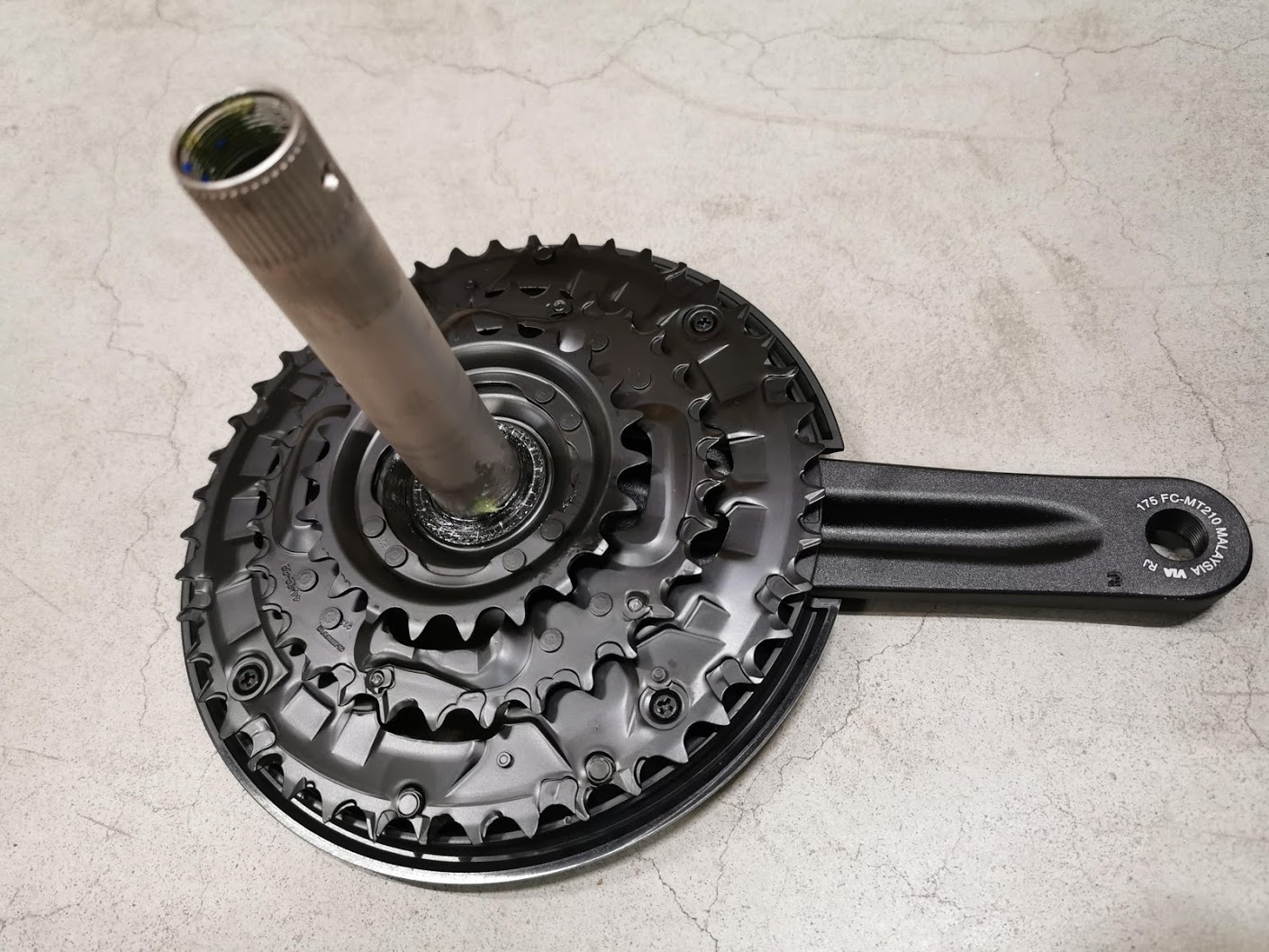 Crankstel 3 x 9 speed Shimano FC-MT210-3 met 175mm crankarm 44-32-22T - zwart - Afbeelding 3