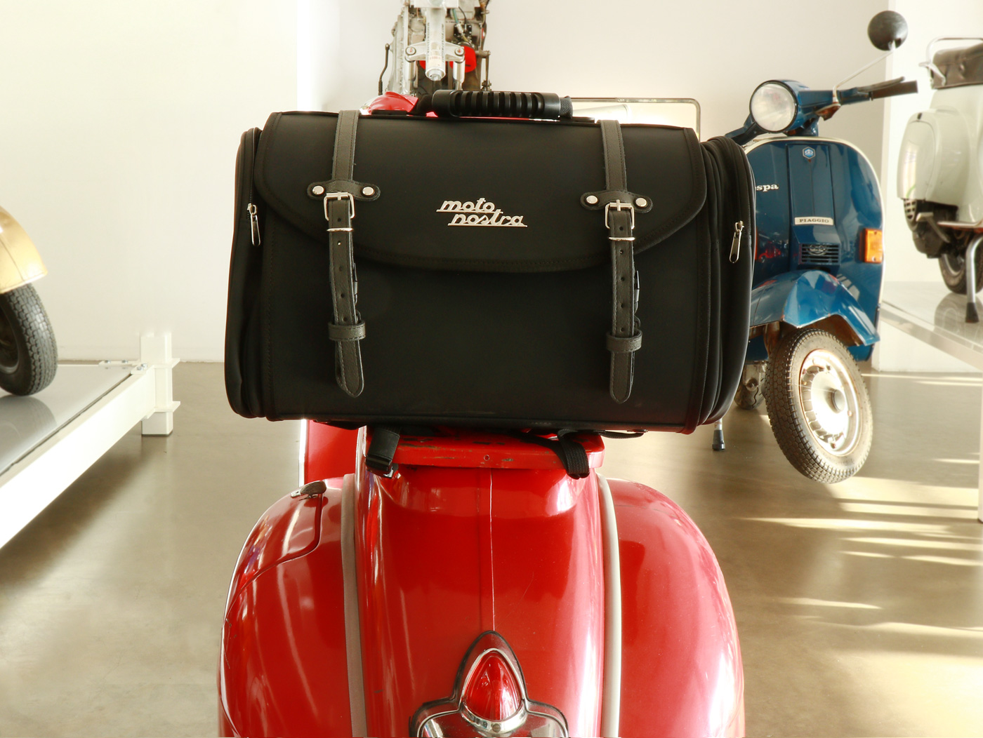 Roll-bag Moto-nostra Canvas Groot (tas) 35 Ltr. Zwart Bromfiets, Gts Alle Mod., Lx, Primavera, Sprint - Afbeelding 11