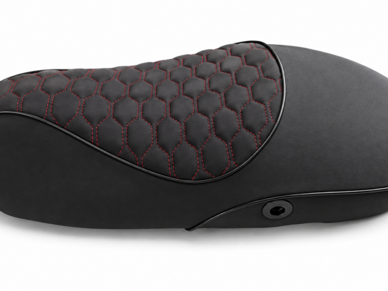 MONOZADEL ALPHA STYLING PASSEND OP SPRINT / PRIMAVERA 50CC - URUS RED