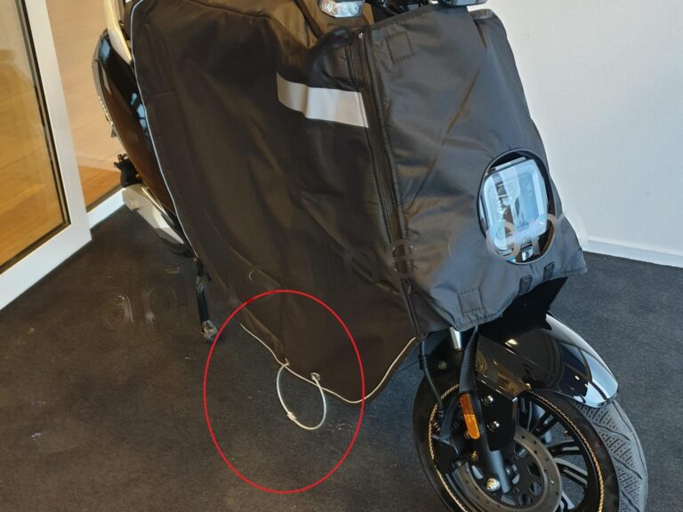 BEENKLEED APLUS UNIVERSEEL ELEKTRISCHE SCOOTERS