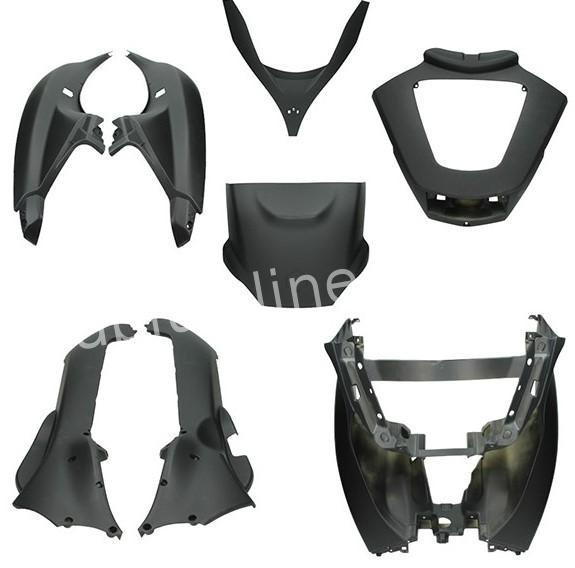 JUEGO DE PLATOS APLUS APTO PARA PIAGGIO MP3 125/250/300/400/500 8 PIEZAS - NEGRO MATE
