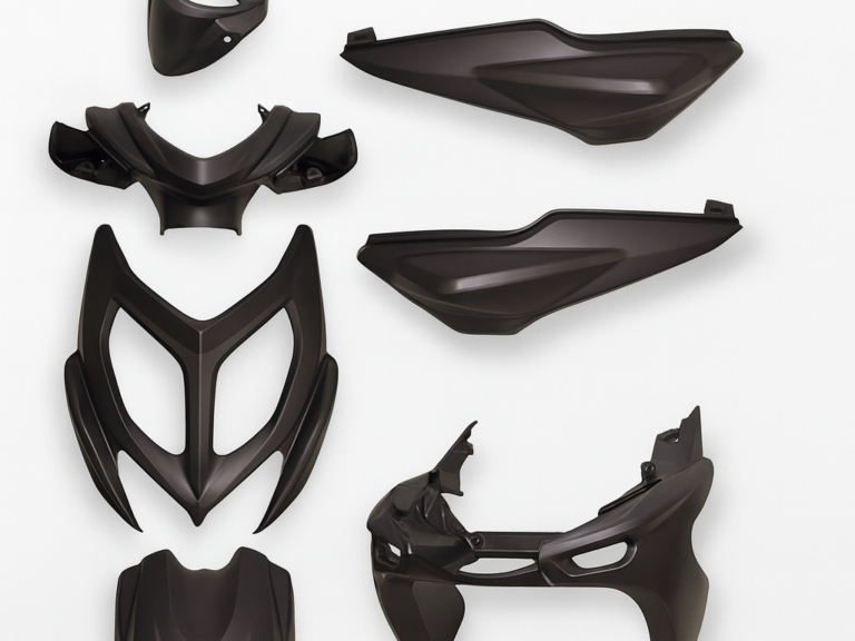 PLAATSET APLUS PASSEND OP YAMAHA AEROX 2013-2018 - 7 DELIG MAT ZWART