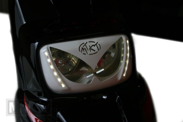 90111 EVIL EYE YAMAHA BW'S04 WIT LED MTKT"