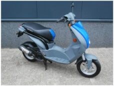 Buddy DEK Peugeot Ludix 2persoons Carbon/Zwart - MKX
