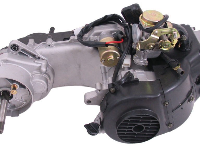 Motorblok compleet China scooter GY6 10 inch wiel met Lange achteras inclusief Carburateur