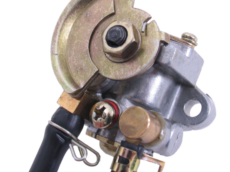 Oliepomp Peugeot scooter speedfight/ buxy/zenith na 1996/ speedake/ TKR/ elyseo/ elystar/ viva city tot 2008/ looxer - met kabel aansluiting