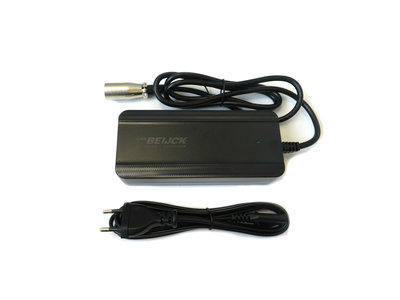 Akkulaturi XLR 4-pin Neutrik 36V 2A PMU4 - sisältää Kogan, Spartan ja Batavus IONin