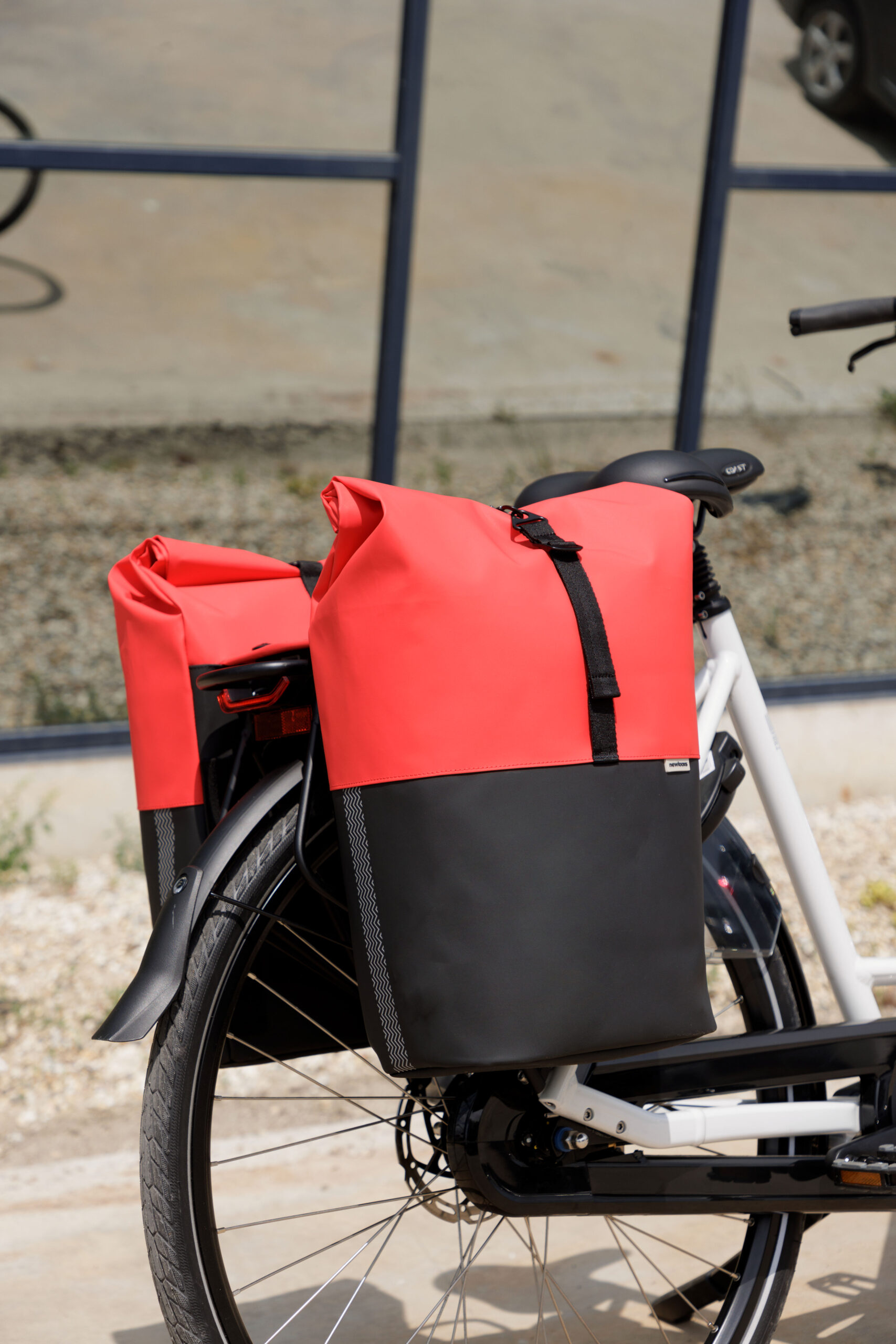 Dubbele fietstas New Looxs Nyborg MIK 34 liter - 30 x 17 x 37cm (x2) - rood/zwart - Afbeelding 3