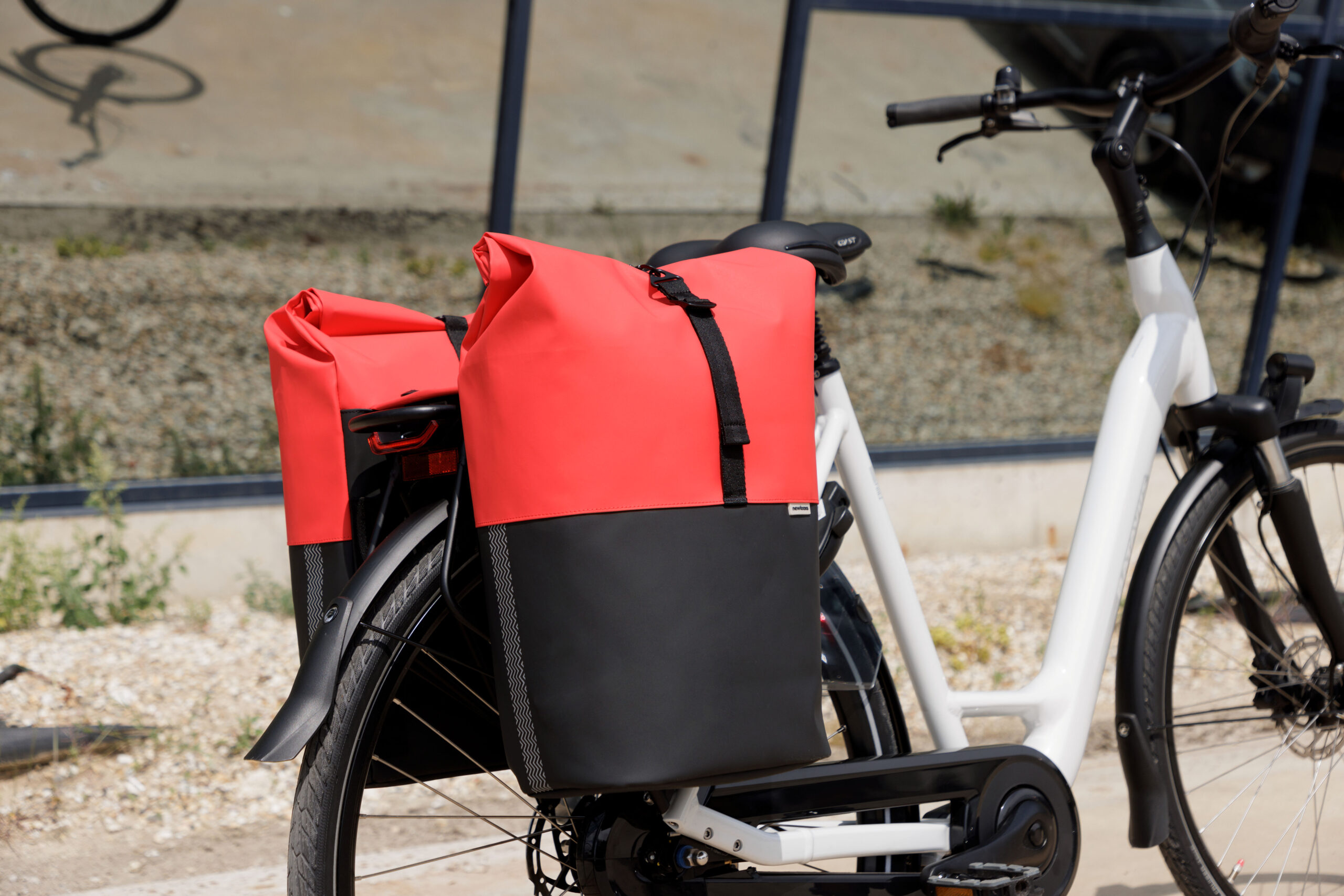 Dubbele fietstas New Looxs Nyborg MIK 34 liter - 30 x 17 x 37cm (x2) - rood/zwart - Afbeelding 4