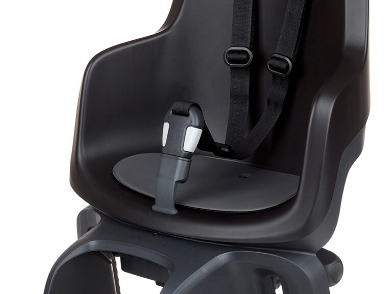 Kinderzitje achter Bobike Go Maxi RS met dragerbevestiging (CFS) en slaapstand - urban black