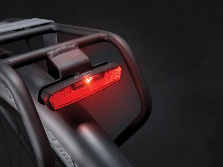 Dragerachterlicht Axa Juno E-bike 6-12 Volt met remlicht - 50 mm montage