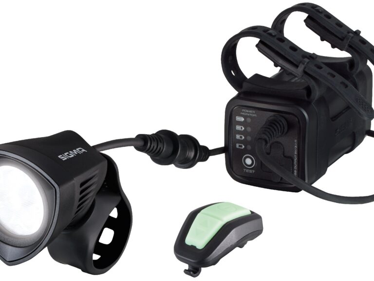 Phare Sigma Buster 2000 HL avec fixation pour casque, batterie et télécommande