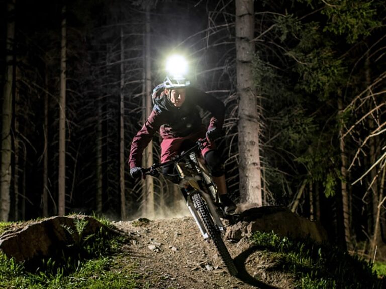 Koplamp Sigma Buster 2000 met schroefhouder + accu en afstandbediening