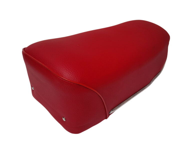 Korte rode buddyseat voor Zündapp 517 Zwitsers model