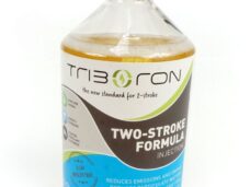 Triboron 2-Takt Injection 500ml fles olievervanger voor brommer en scooter met oliepomp