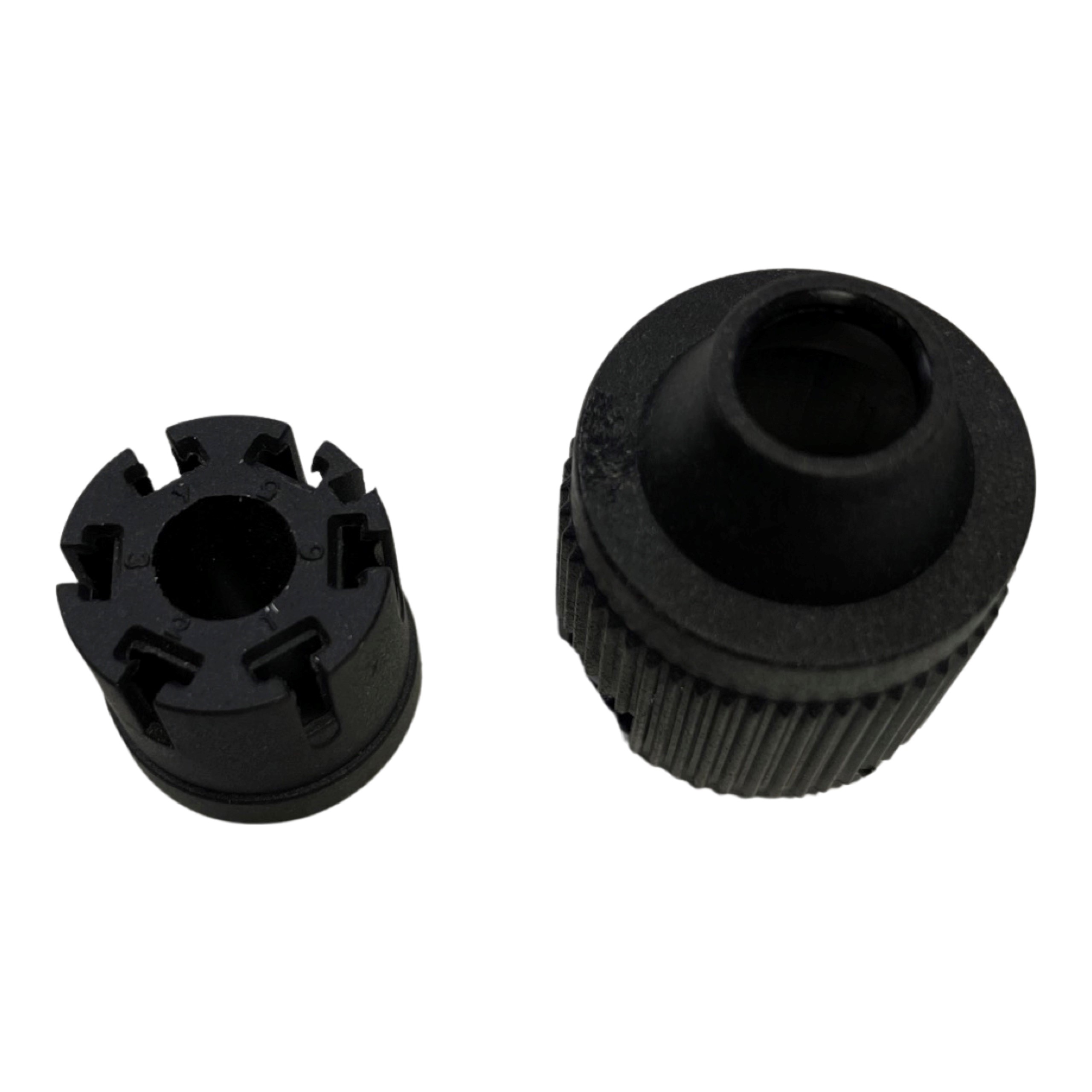 BROMFIETS 530 Stekkerknop 530-17.126 - Aansluitingen: 4mm in het midden, 6 keer 4x1mm - Buitendiameter: 18,5mm - 21mm - Diameter bajonetaansluiting: 3mm