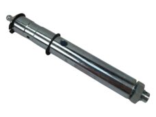 Bromfiets 517 As Rempedaal- 517-18.103 - Asdiameter: 18mm - Aslengte: 126mm - Totale Lengte: 147mm - Draad En Moer M10 - Radiale Boring: 6mm - Met Smeernippel
