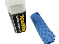 Universeel Gereedschap Droogdoek Mannol - Synthetisch Leder - Voor Het Wassen En Polijsten Van Voertuigen. Dit Innovatieve Product Gemaakt Van Moderne Polymeren Polijst, Reinigt Uitstekend, Absorbeert Vocht En Stof, Laat Geen Vlekken En Haren Achter. Dit Product Onderscheidt Zich Door Zijn Hoge Uithoudingsvermogen, Duurzaamheid En Weerstand Tegen Verschillende Chemische Reacties.