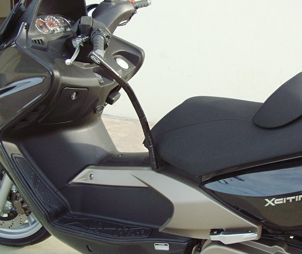 Stuurslot Artago antirobos — geschikt voor Kymco Xciting 400