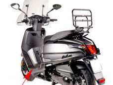 Sierstrip Kymco origineel treeplank links zwart mat — geschikt voor Kymco New Like 64318-acc1-e10-66p