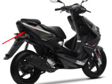 Alkuperäinen Yamaha Aerox takavalon pidike OEM 1PHF168500
