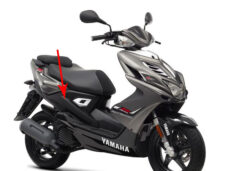 Origineel Yamaha Aerox zijscherm midden rechts zwart 2013