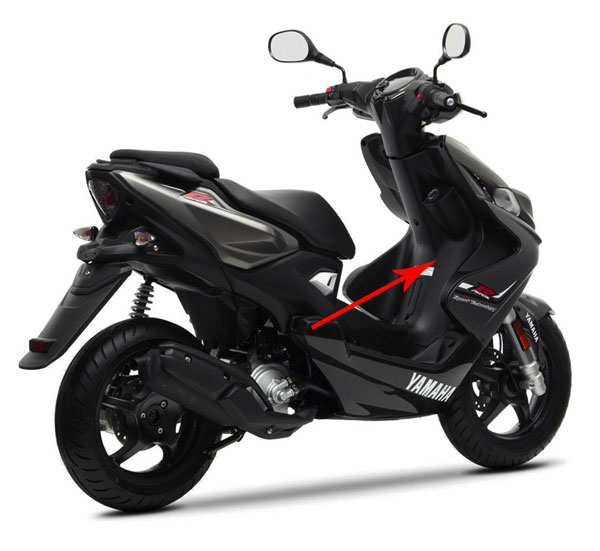 Beenschild Yamaha origineel zwart — geschikt voor Yamaha Aerox 2013