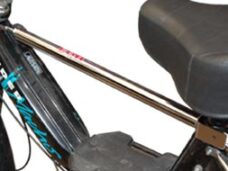 Barra estabilizadora EBR para Peugeot 103 con chasis cromado y Puch Maxi