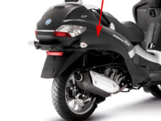 Zijskirt Piaggio origineel rechts zwart — geschikt voor Piaggio MP3