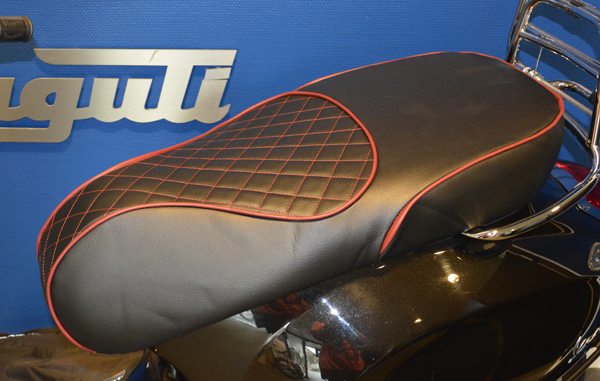 Buddydek Regia — geschikt voor Vespa Chesterfield Rode Bies Primavera
