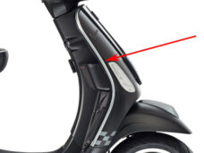 Sierstrip Piaggio origineel beenschild rechts chroom — geschikt voor Piaggio