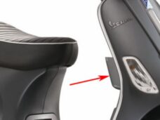 opbergvak Piaggio origineel rechts grijs titanio 742/B vespa S 65429500ez