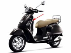 sierstrip Piaggio origineel beenschild <2018 links chroom gt 200cc