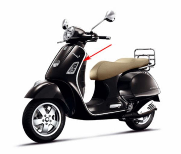 sierstrip Piaggio origineel beenschild <2018 links chroom gt 200cc