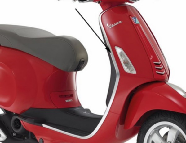 sierstrip Piaggio origineel beenschild rechts chroom primavera