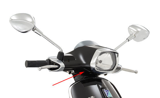 Stuurkap Piaggio origineel onder zwart — geschikt voor Piaggio Lucido 94 Sprint