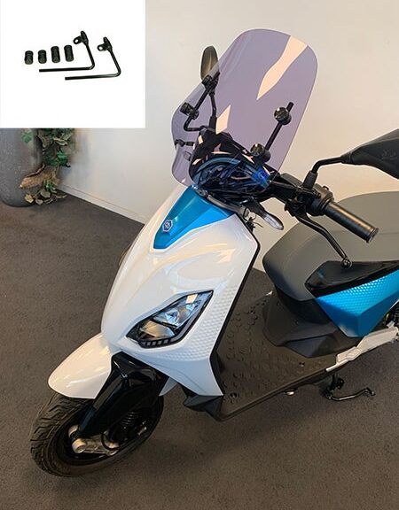 windscherm Regia met bevestigingsset laag (made in EU) smoke piaggio1 (one)