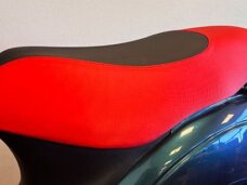 buddyseat sport euro-2/4/5 rode stiksels zwart piaggio