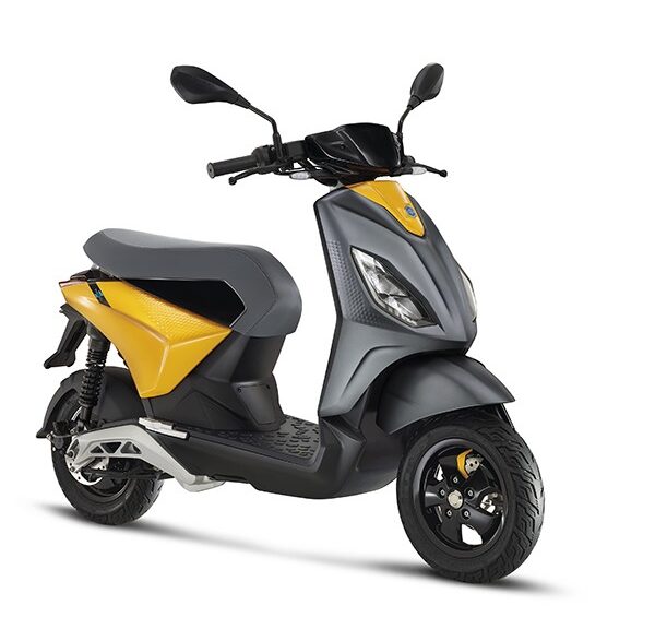 scooter 25km electrisch 29Ah grijs/oranje piaggio1 (one)