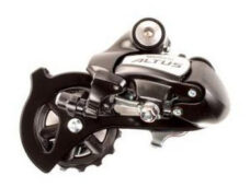 Desviador trasero Shimano Altus M310 7/8v de caja mediana, color negro.
