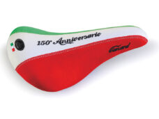 Monte Grappa zadel Canard 150 Anni. Italie leer rood/wit/gr.